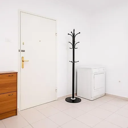 Apartman Blloku Check-in 24 *
